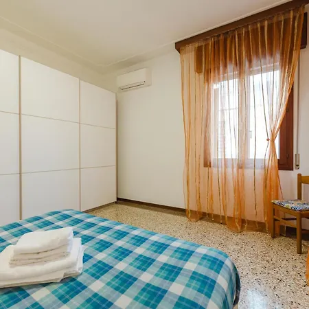 Apartmán Casa Tatiana - 15 Minutes From & Free Parking Benátky