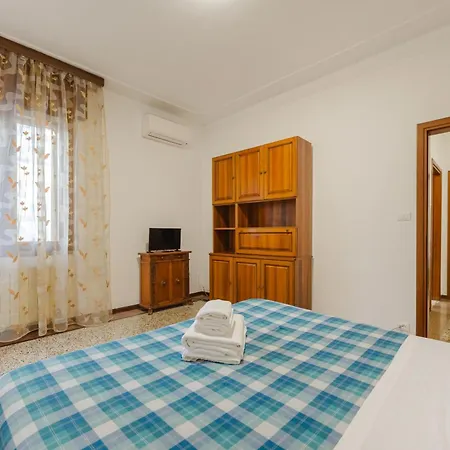 Apartmán Casa Tatiana - 15 Minutes From & Free Parking *