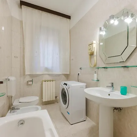 Casa Tatiana - 15 Minutes From & Free Parking Apartmán